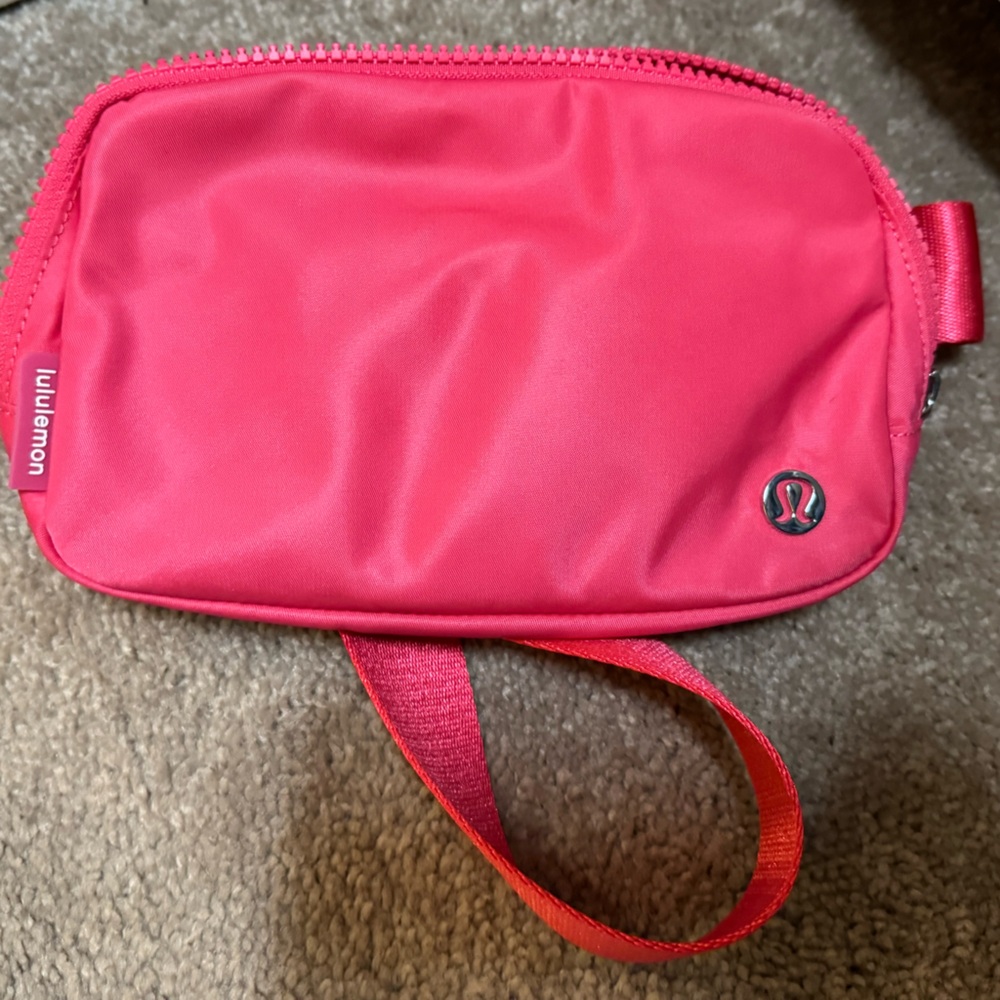 Lulu 1L belt bag